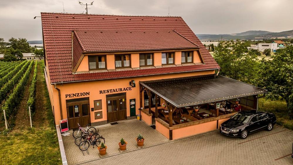 Penzion S Restauraci Na Furhaple Šakvice المظهر الخارجي الصورة