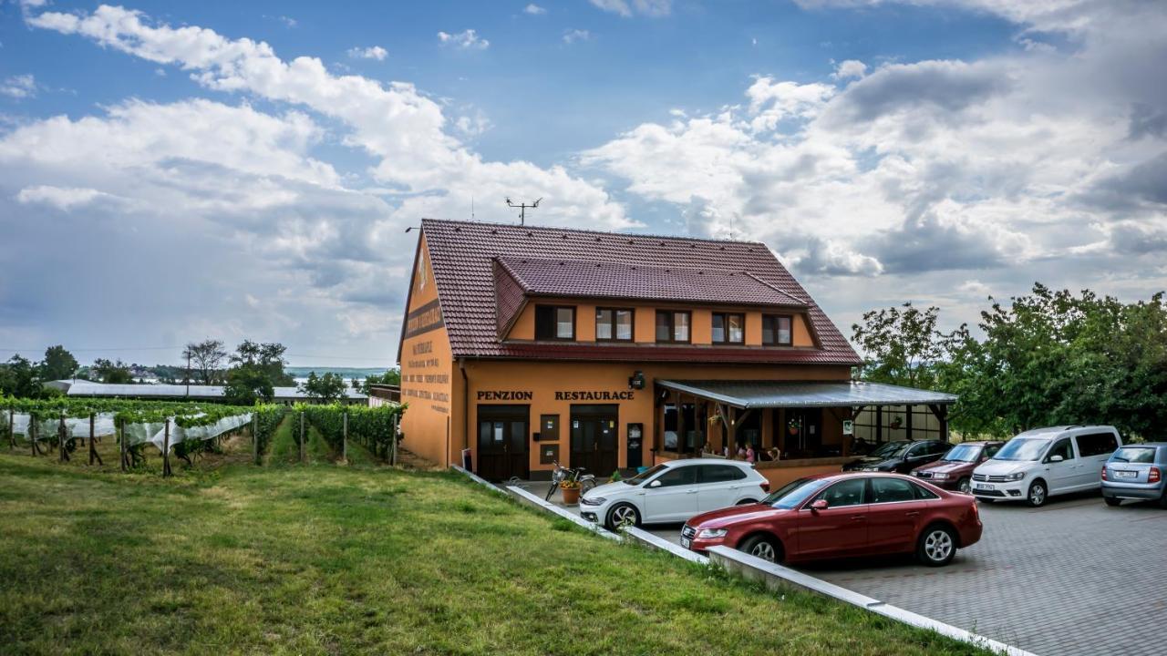 Penzion S Restauraci Na Furhaple Šakvice المظهر الخارجي الصورة