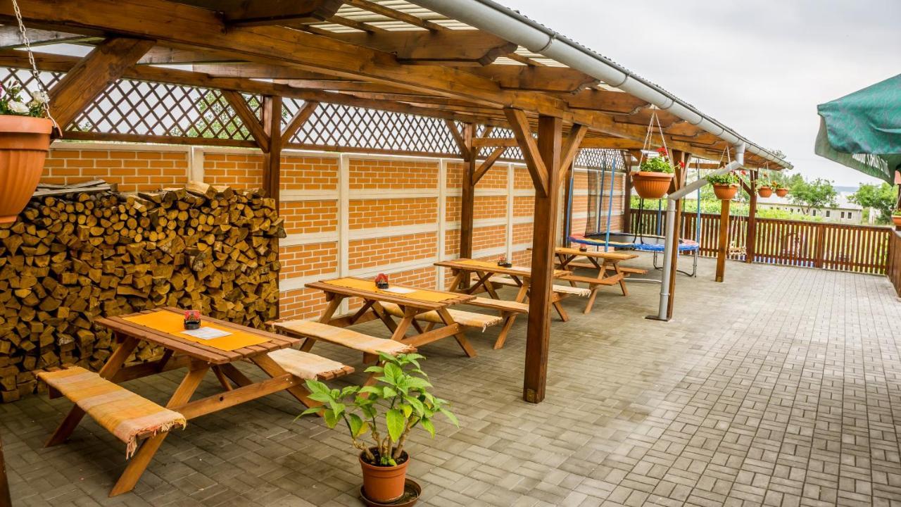 Penzion S Restauraci Na Furhaple Šakvice المظهر الخارجي الصورة