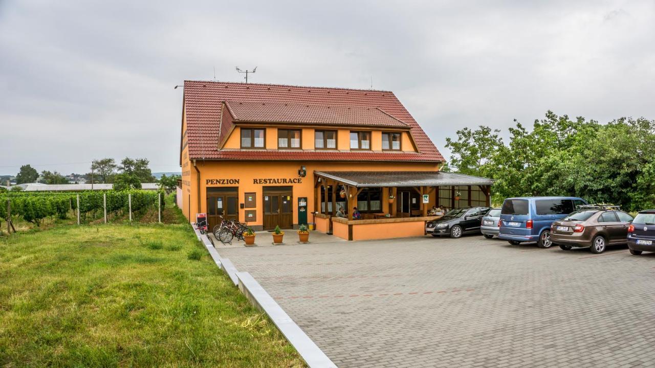 Penzion S Restauraci Na Furhaple Šakvice المظهر الخارجي الصورة