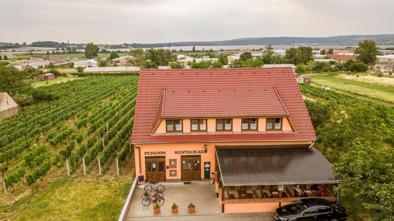Penzion S Restauraci Na Furhaple Šakvice المظهر الخارجي الصورة