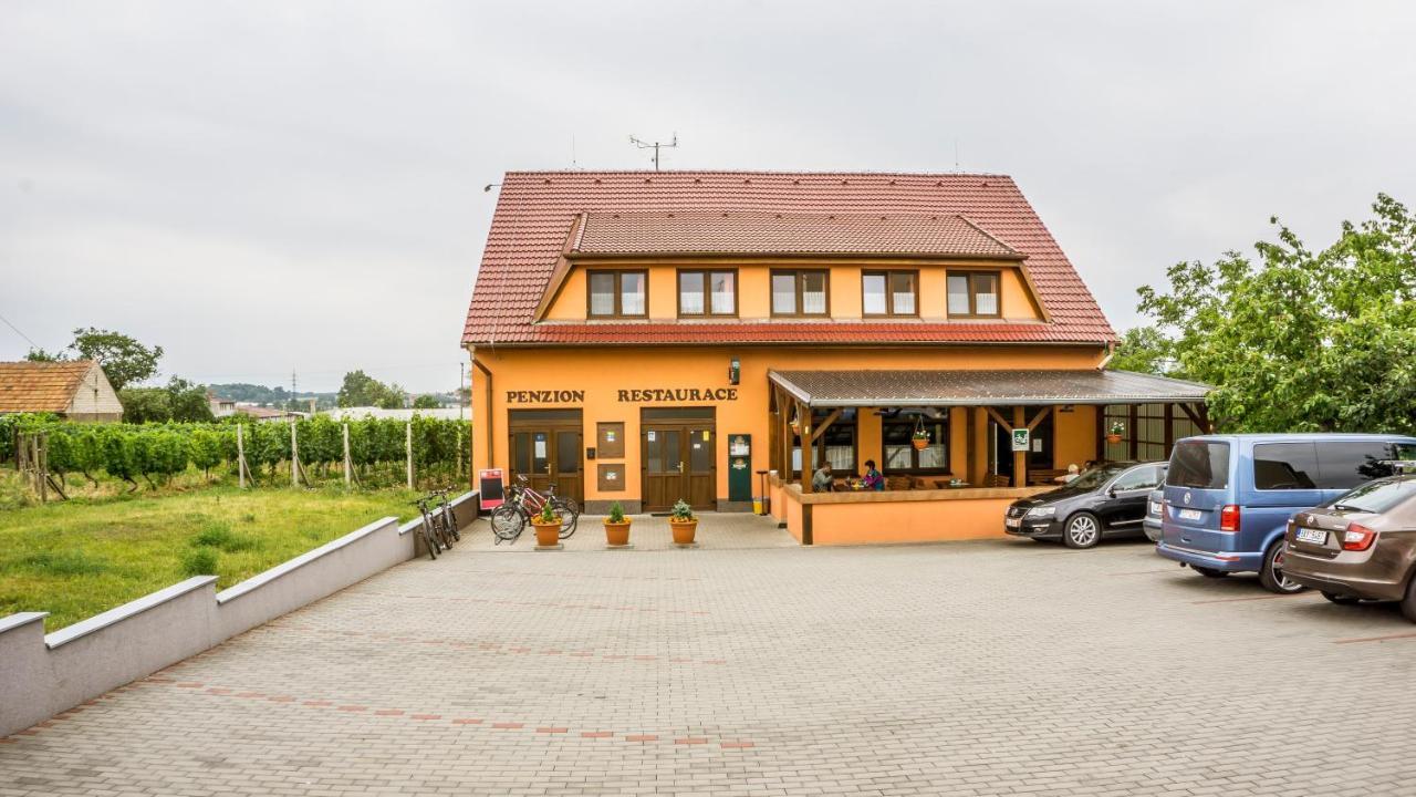 Penzion S Restauraci Na Furhaple Šakvice المظهر الخارجي الصورة