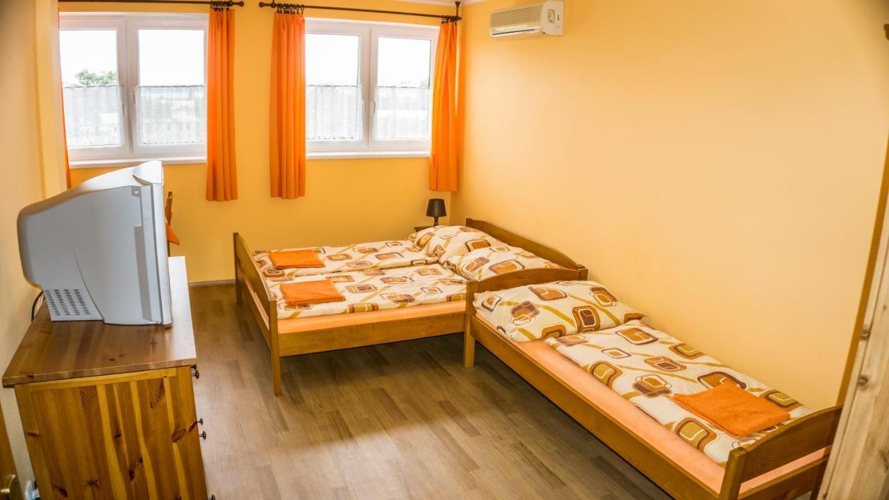 Penzion S Restauraci Na Furhaple Šakvice المظهر الخارجي الصورة