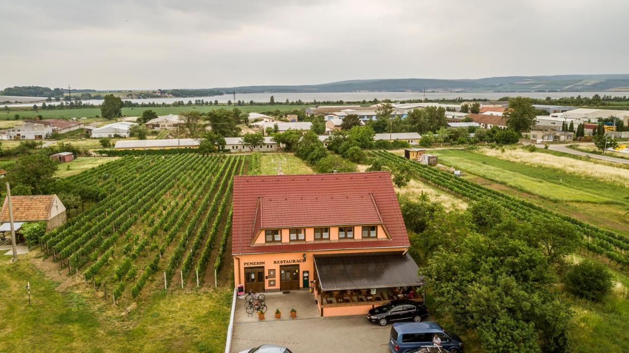 Penzion S Restauraci Na Furhaple Šakvice المظهر الخارجي الصورة
