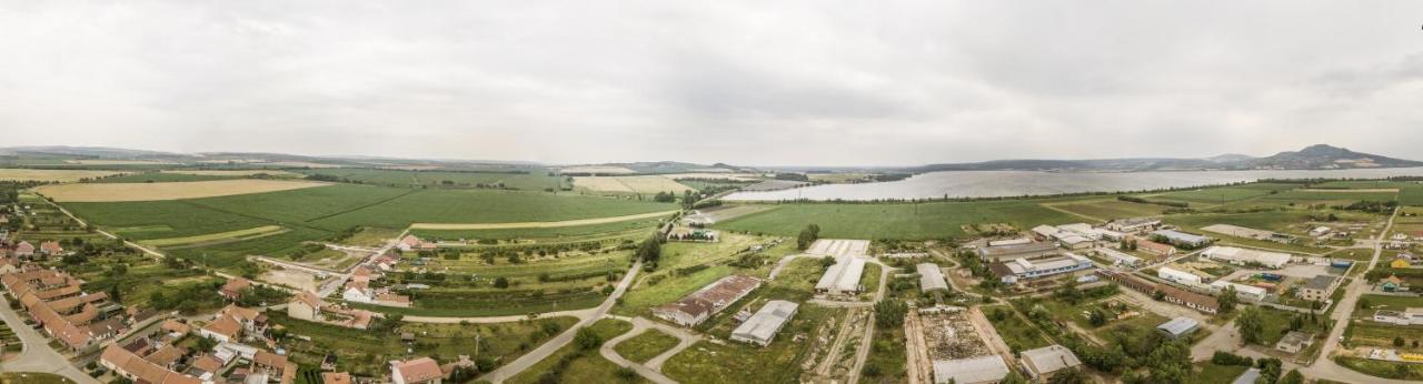 Penzion S Restauraci Na Furhaple Šakvice المظهر الخارجي الصورة