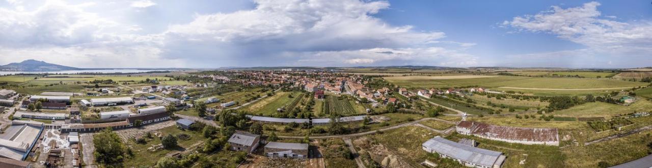 Penzion S Restauraci Na Furhaple Šakvice المظهر الخارجي الصورة